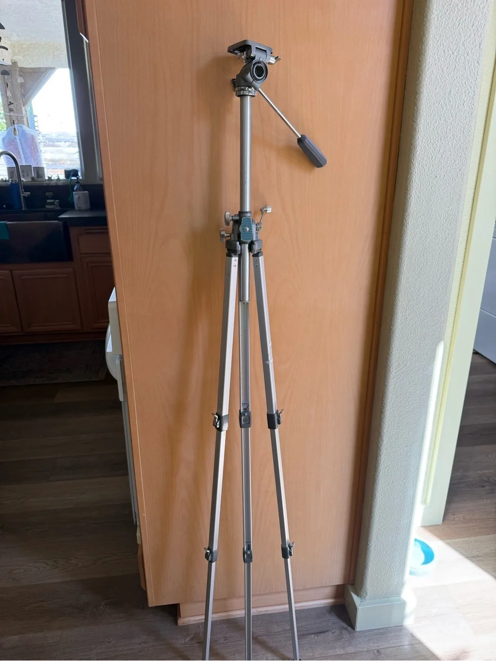 VINTAGE MANON 600 PROFESSIONAL CAMERA TRIPOD – MADE IN JAPAN
